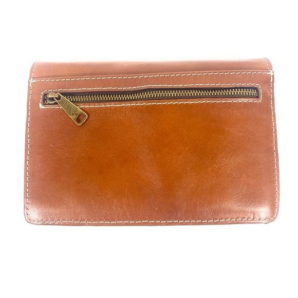 Patricia Nash Lanza Crossbody Organizer
Tan w crossbody strap and wristlet - NWT - Picture 10 of 17